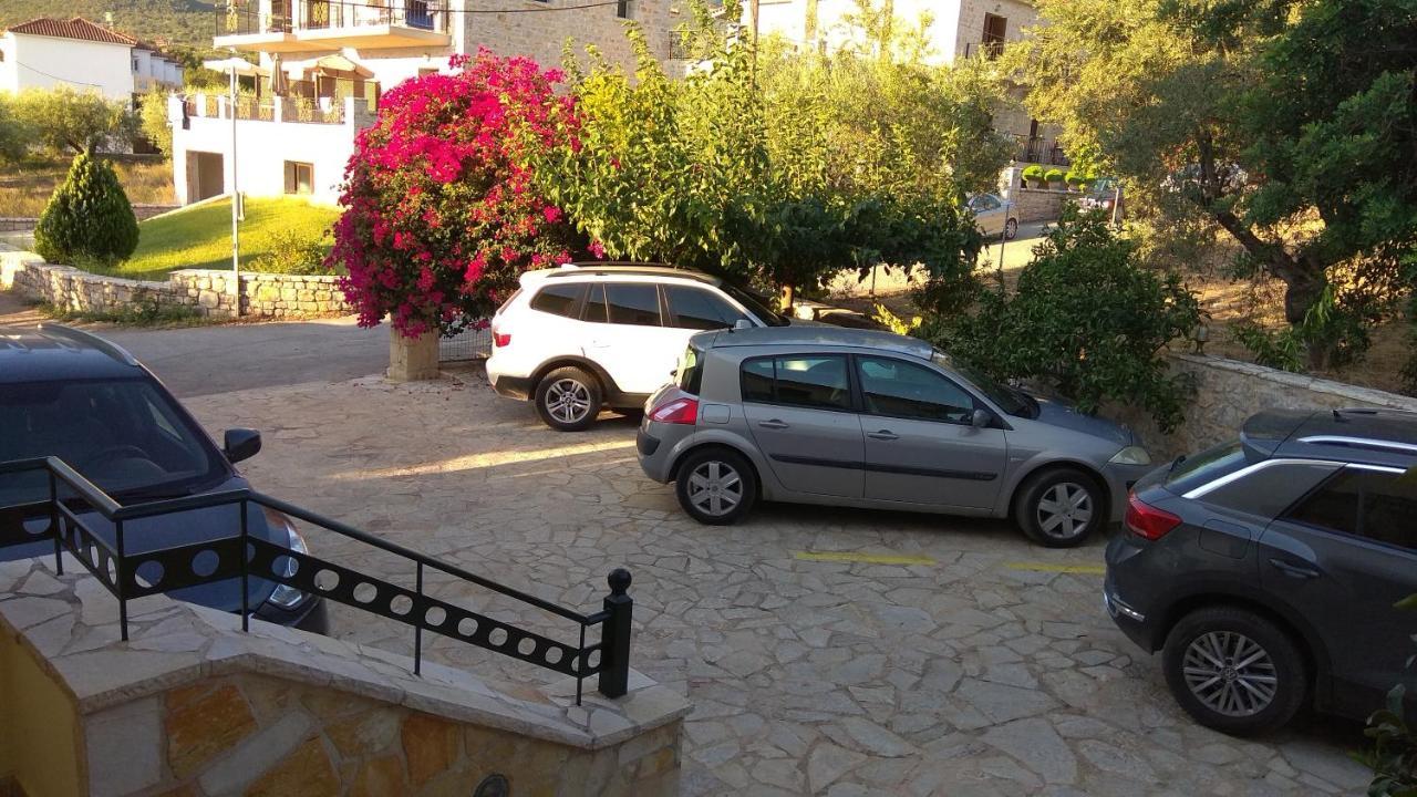 Hotel Patelis Poúlithra エクステリア 写真