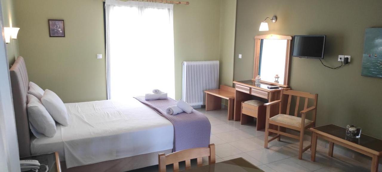 Hotel Patelis Poúlithra エクステリア 写真