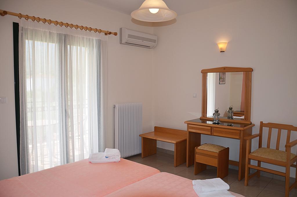 Hotel Patelis Poúlithra エクステリア 写真