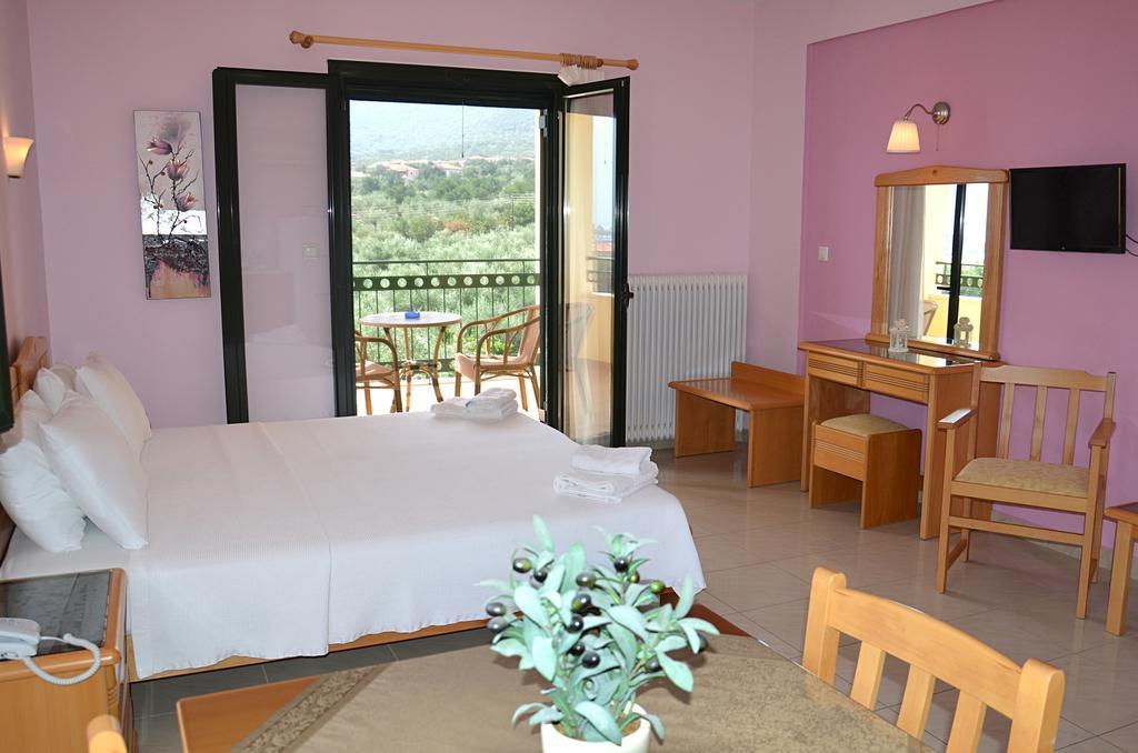 Hotel Patelis Poúlithra エクステリア 写真