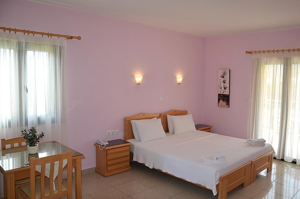 Hotel Patelis Poúlithra エクステリア 写真