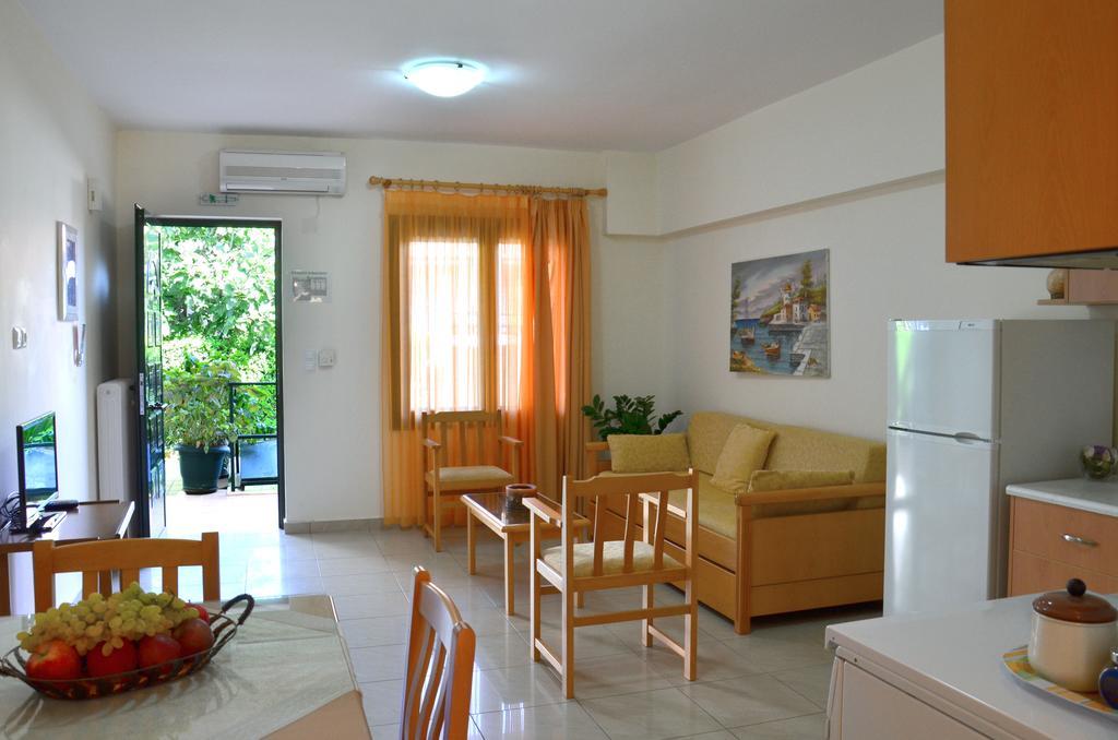 Hotel Patelis Poúlithra エクステリア 写真
