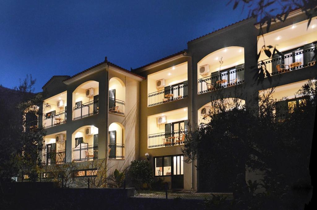 Hotel Patelis Poúlithra エクステリア 写真