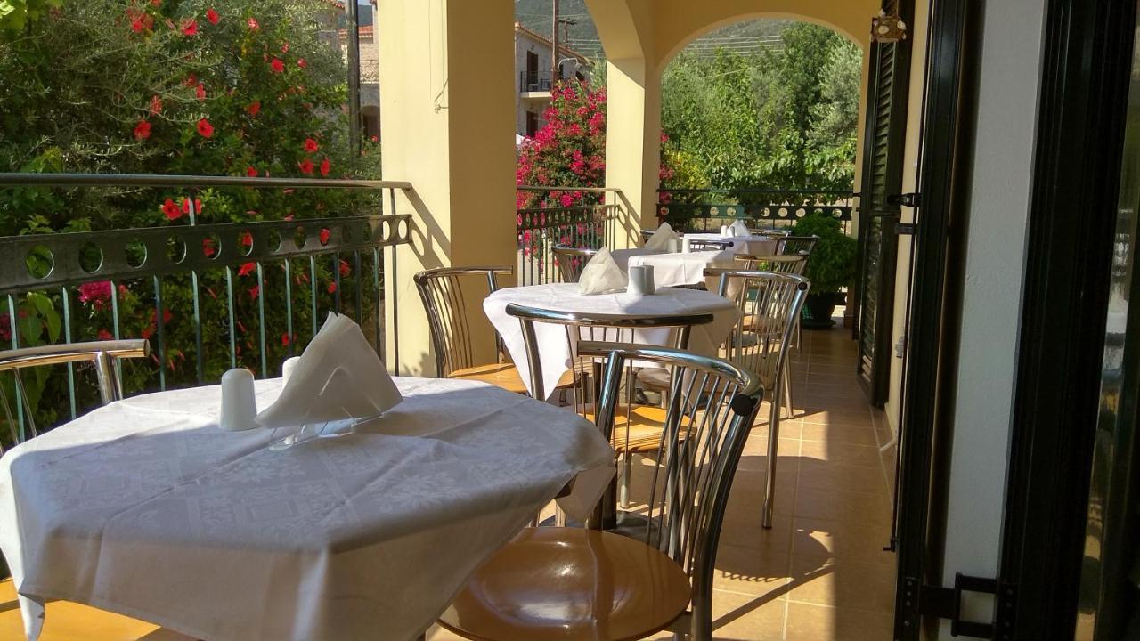Hotel Patelis Poúlithra エクステリア 写真