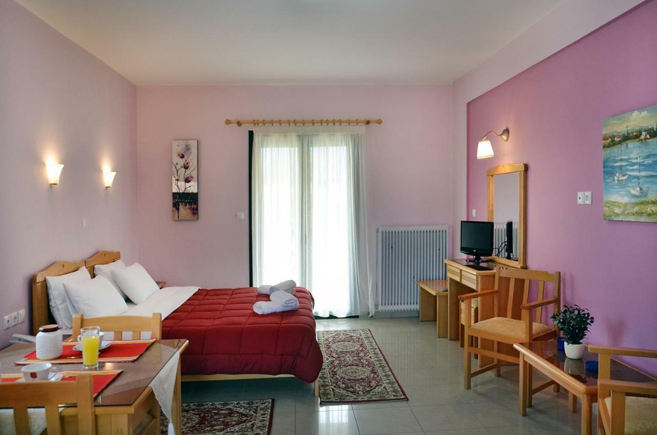 Hotel Patelis Poúlithra エクステリア 写真