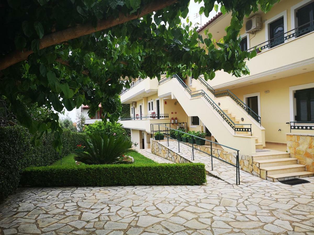 Hotel Patelis Poúlithra エクステリア 写真