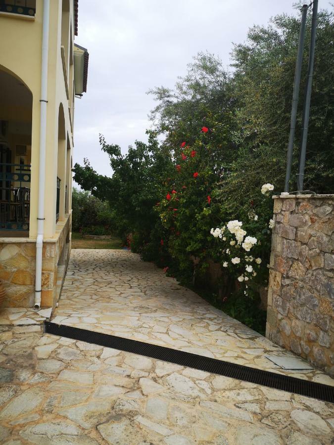 Hotel Patelis Poúlithra エクステリア 写真