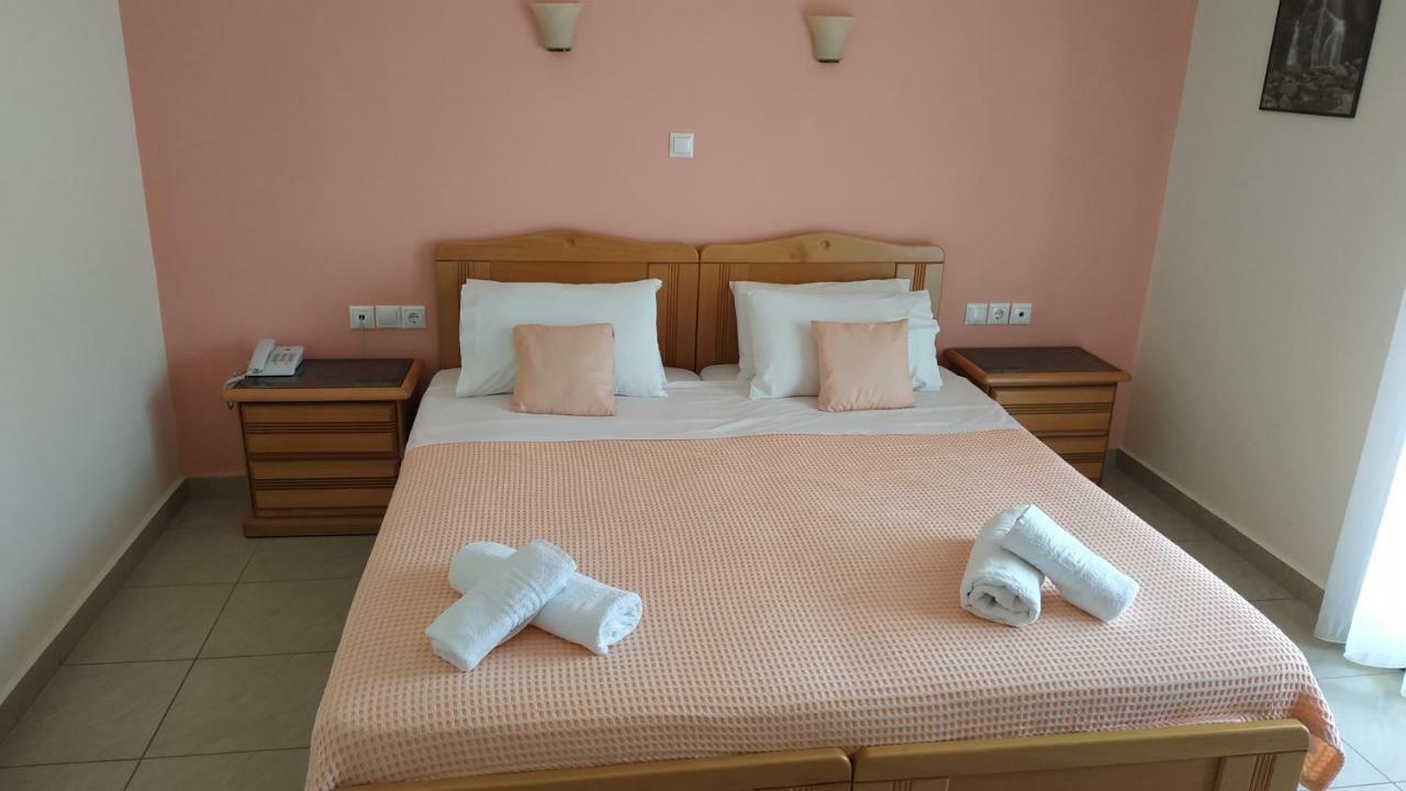 Hotel Patelis Poúlithra エクステリア 写真